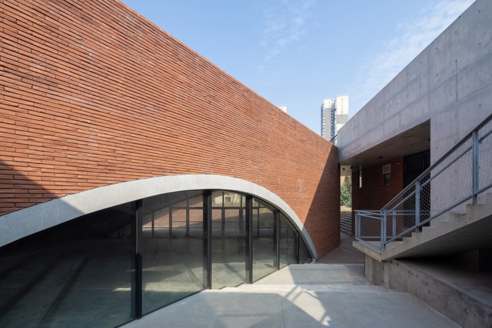 Yiyang Sanzhou Cultural Square by Regional Studio