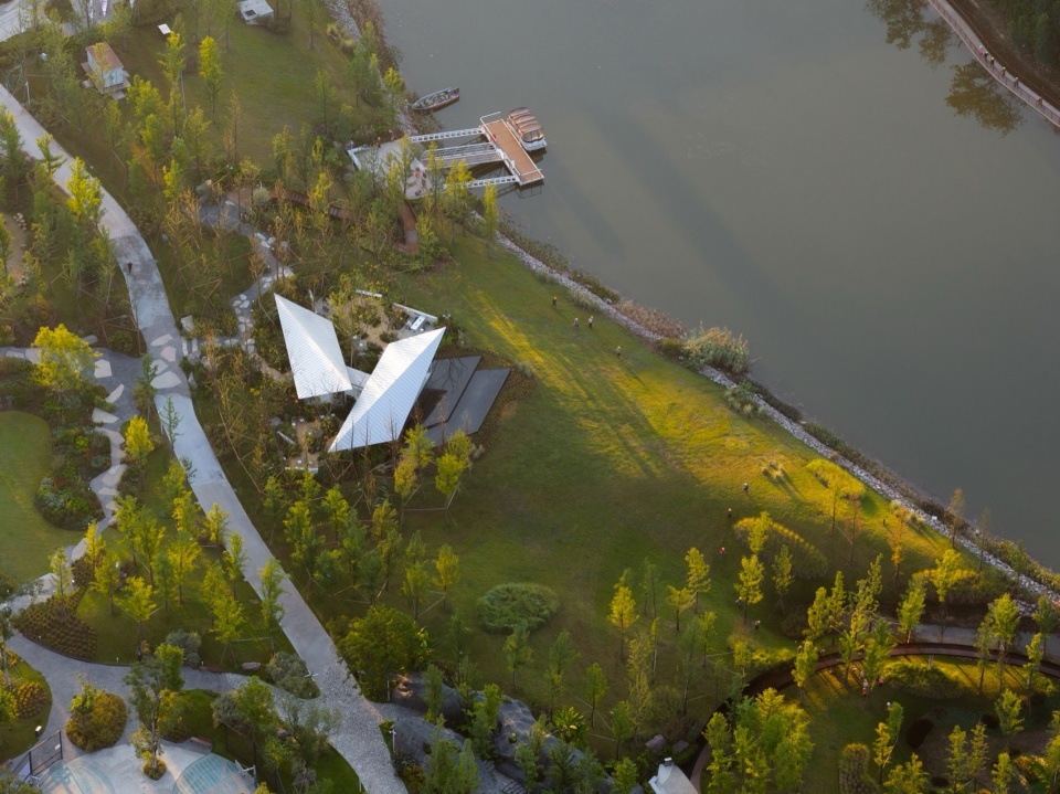 Yuantan Park at Luxeriver Chongqing by WTD GROUP