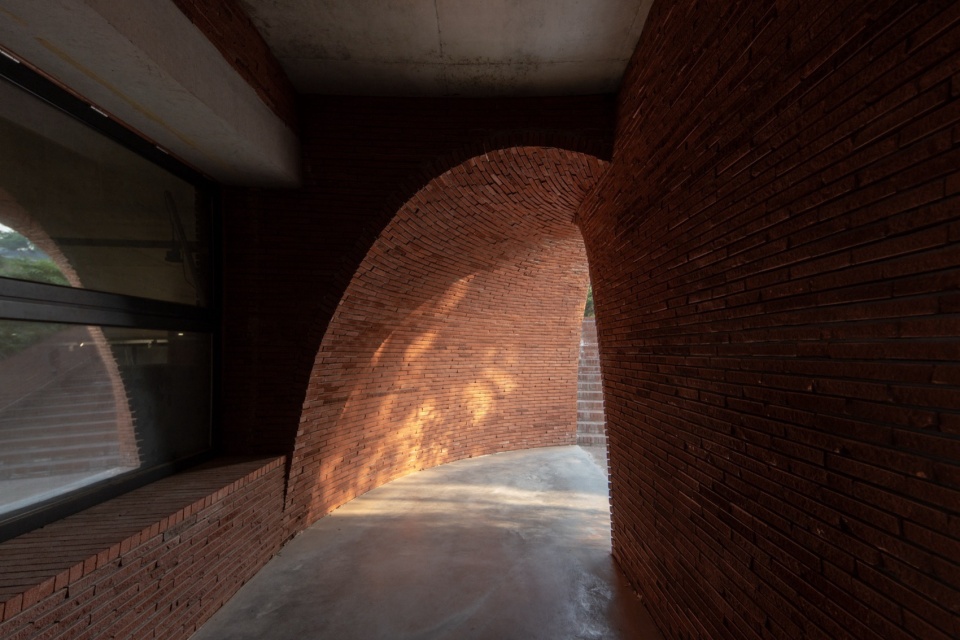Yiyang Sanzhou Cultural Square by Regional Studio