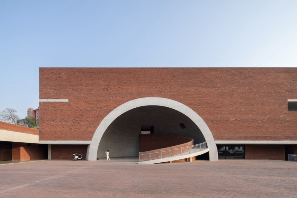 Yiyang Sanzhou Cultural Square by Regional Studio