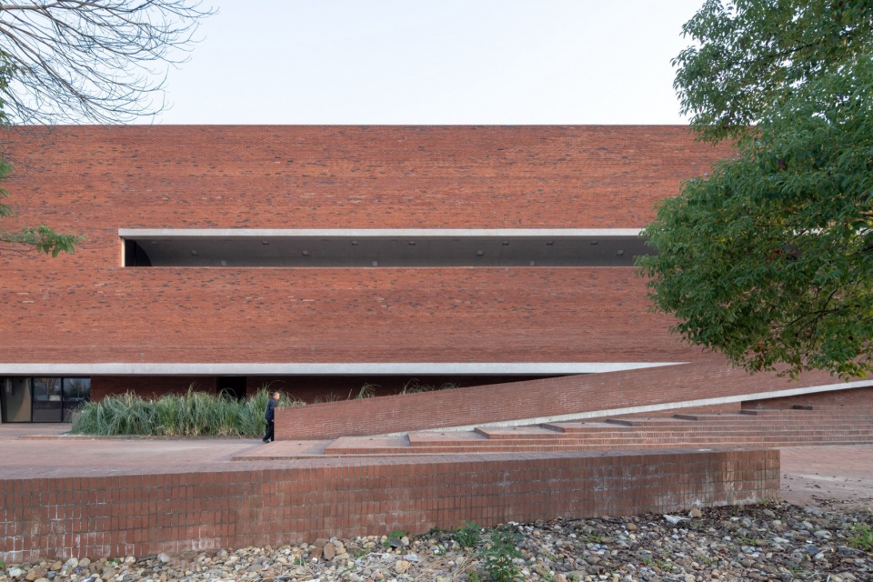 Yiyang Sanzhou Cultural Square by Regional Studio