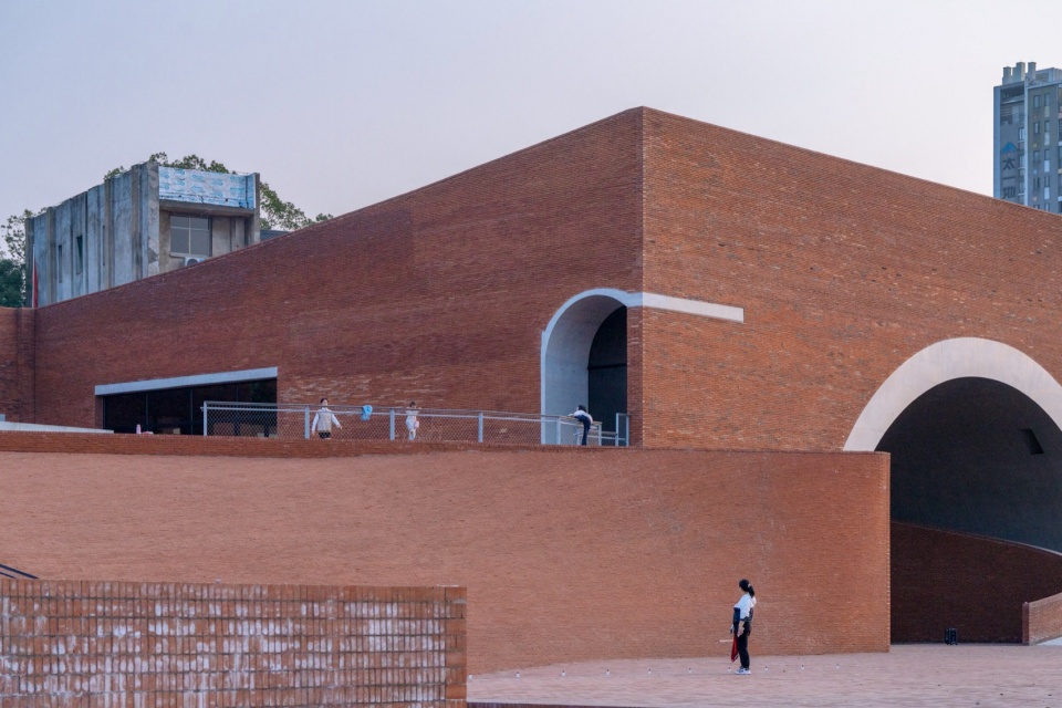 Yiyang Sanzhou Cultural Square by Regional Studio