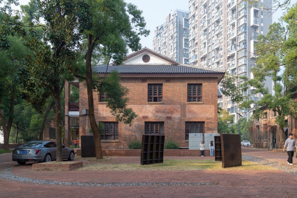 Yiyang Sanzhou Cultural Square by Regional Studio