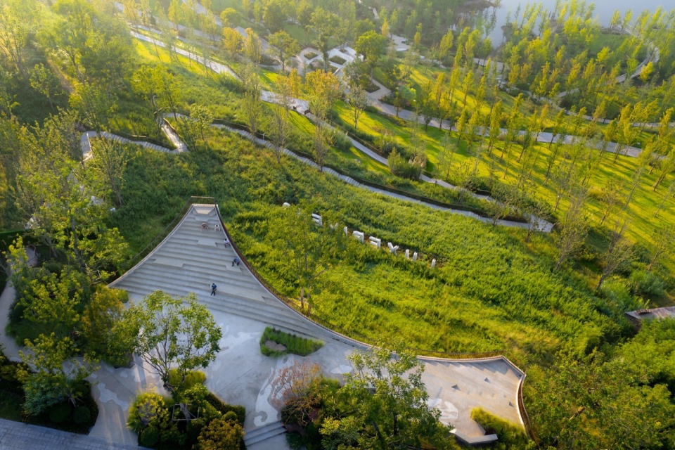 Yuantan Park at Luxeriver Chongqing by WTD GROUP