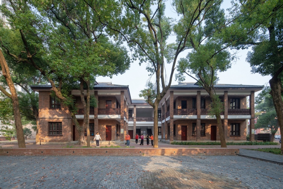 Yiyang Sanzhou Cultural Square by Regional Studio