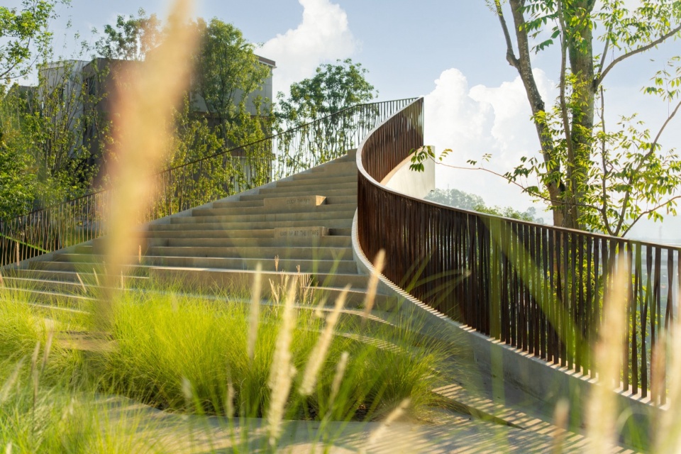 Yuantan Park at Luxeriver Chongqing by WTD GROUP