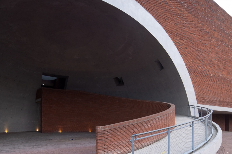 Yiyang Sanzhou Cultural Square by Regional Studio