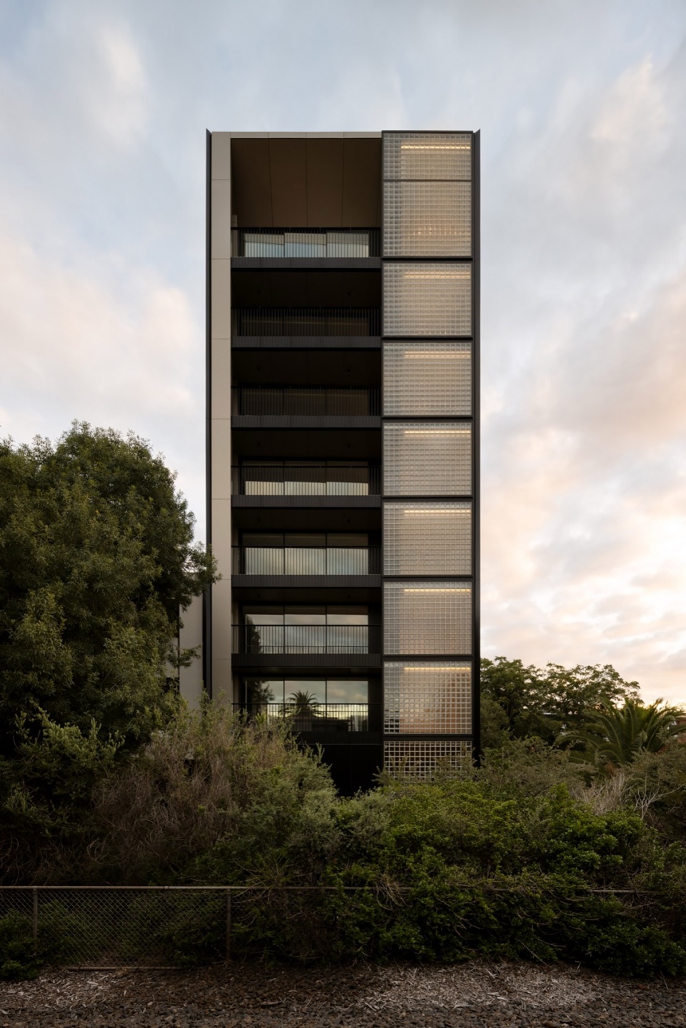 newburgh light house by splinter society architecture