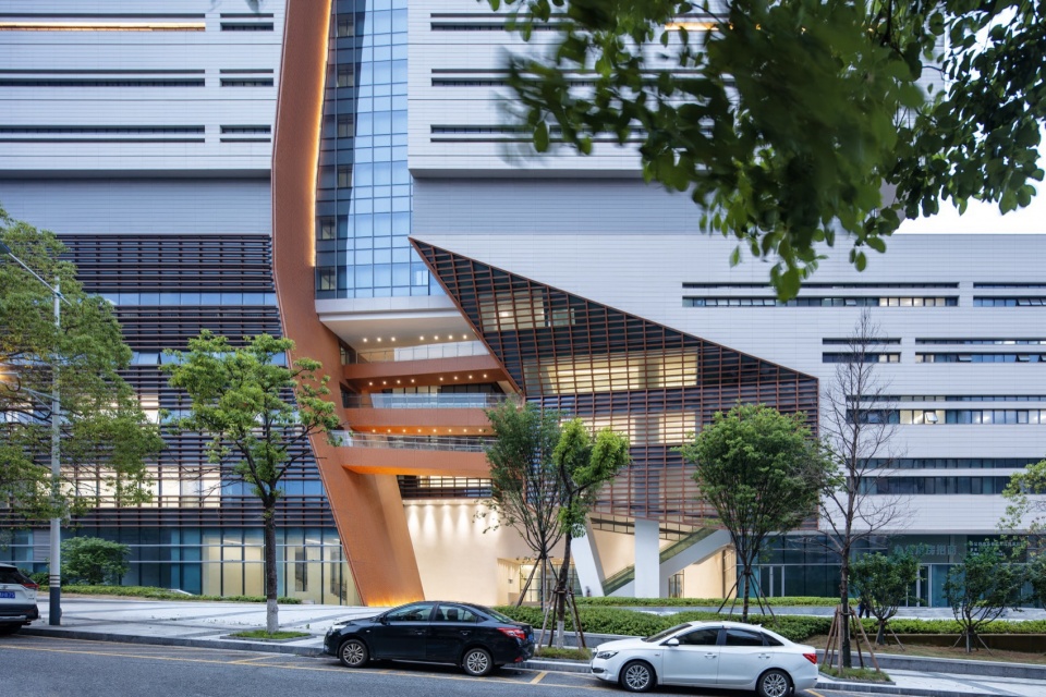 Changsha Urban Construction Information Center by CMIE LUO JIN STUDIO