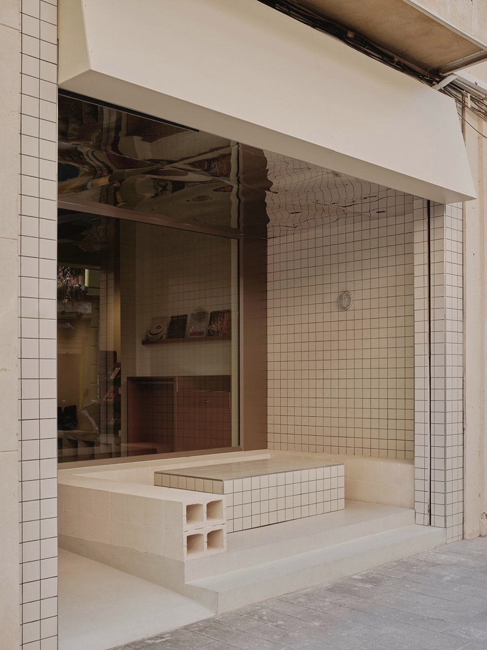 Sornells 21 by TOT Studio Paloma Bau Estudio