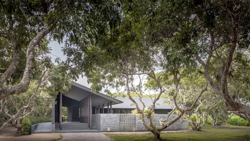 cafe mada in the little garden by bodinchapa architects