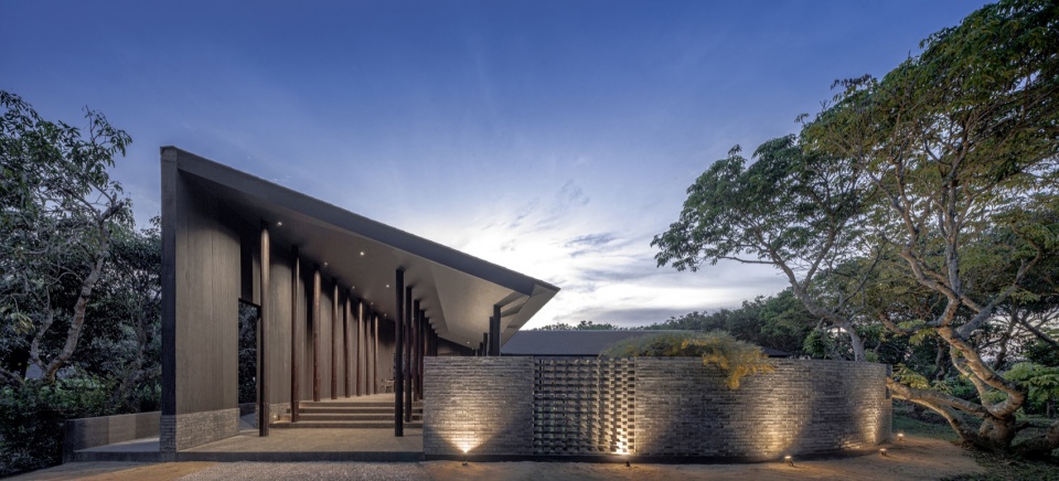 cafe mada in the little garden by bodinchapa architects