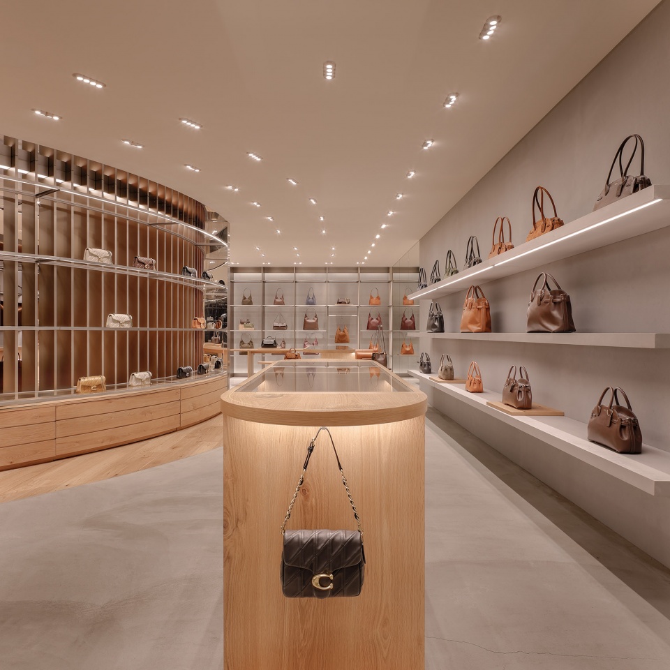 coach ginza flagship by curiosity