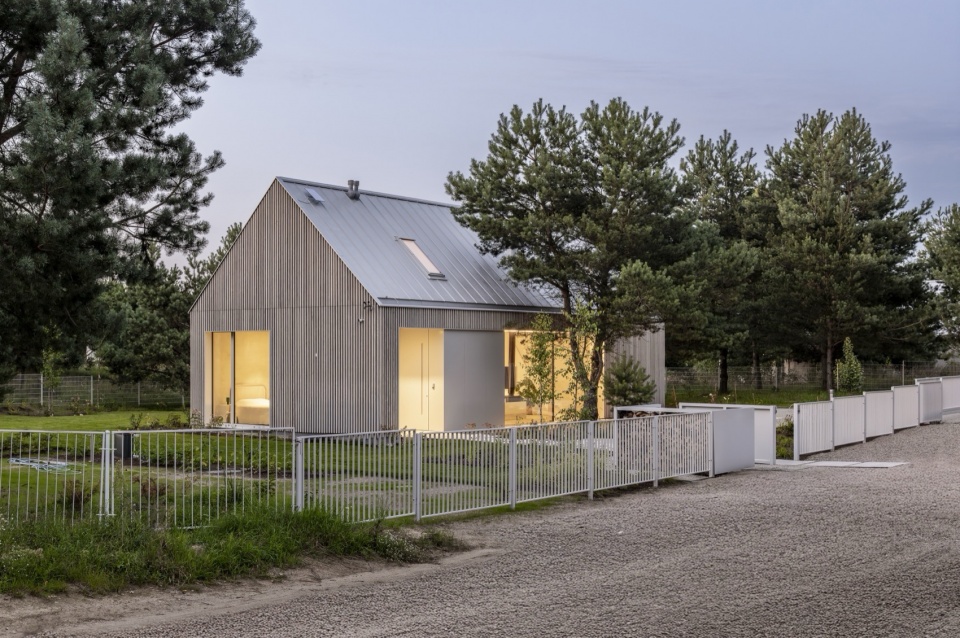 Kownatki Lake House by Archmondo