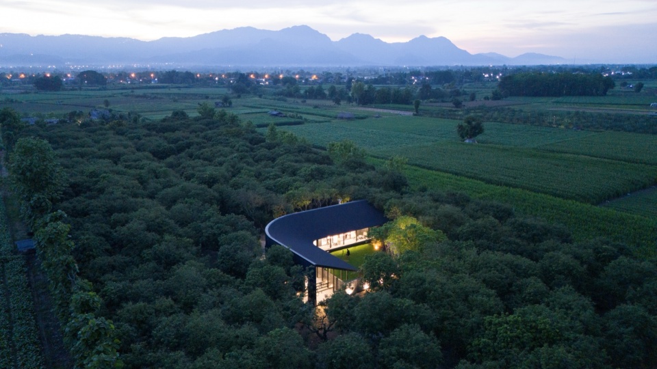 cafe mada in the little garden by bodinchapa architects