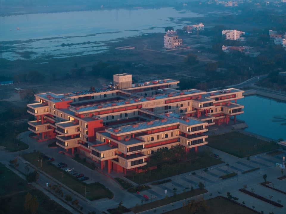 Indian Institute of Technology Hyderabad by IITH Campus Design Team The University of Tokyo NIHON SEKKEI APL design workshop