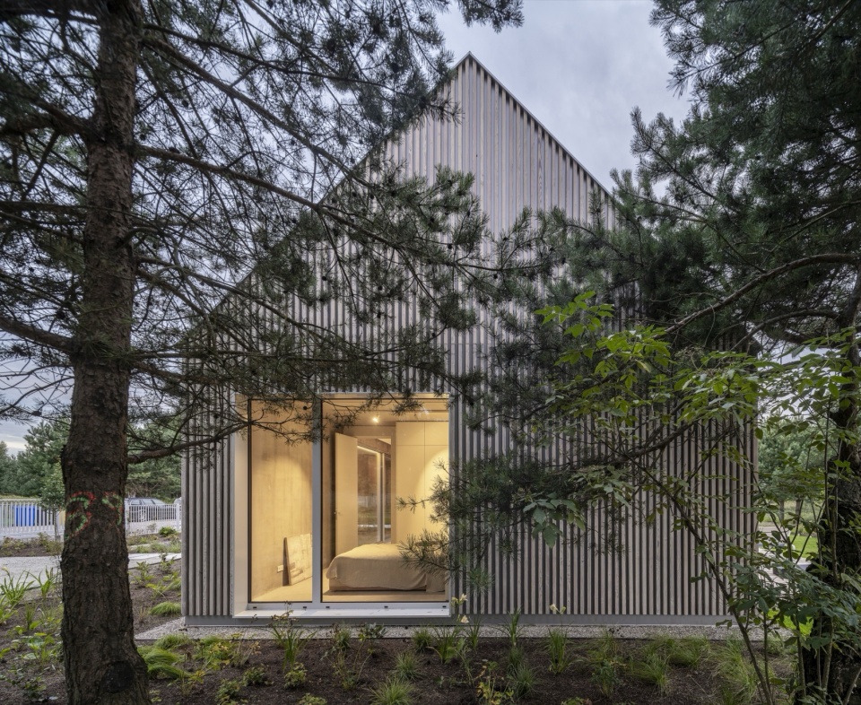 Kownatki Lake House by Archmondo
