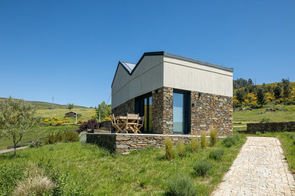 TerraSense Mountain Charm Retreat by Atelier DRK