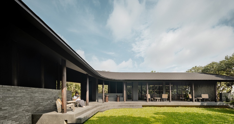 cafe mada in the little garden by bodinchapa architects