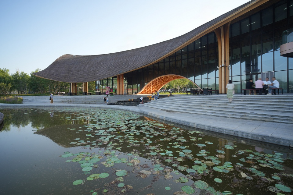 lakeside restaurant at silk road in dingzhou by sup