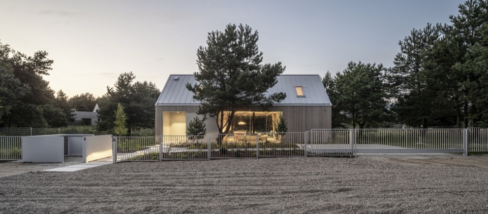 Kownatki Lake House by Archmondo