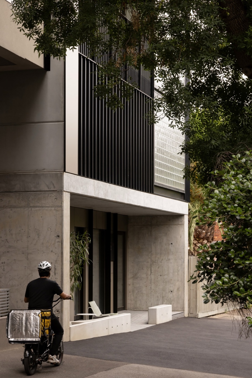 newburgh light house by splinter society architecture