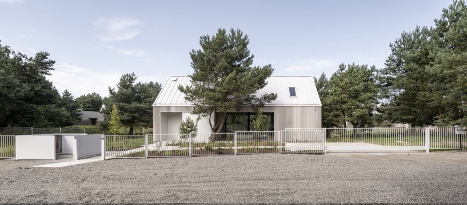 Kownatki Lake House by Archmondo