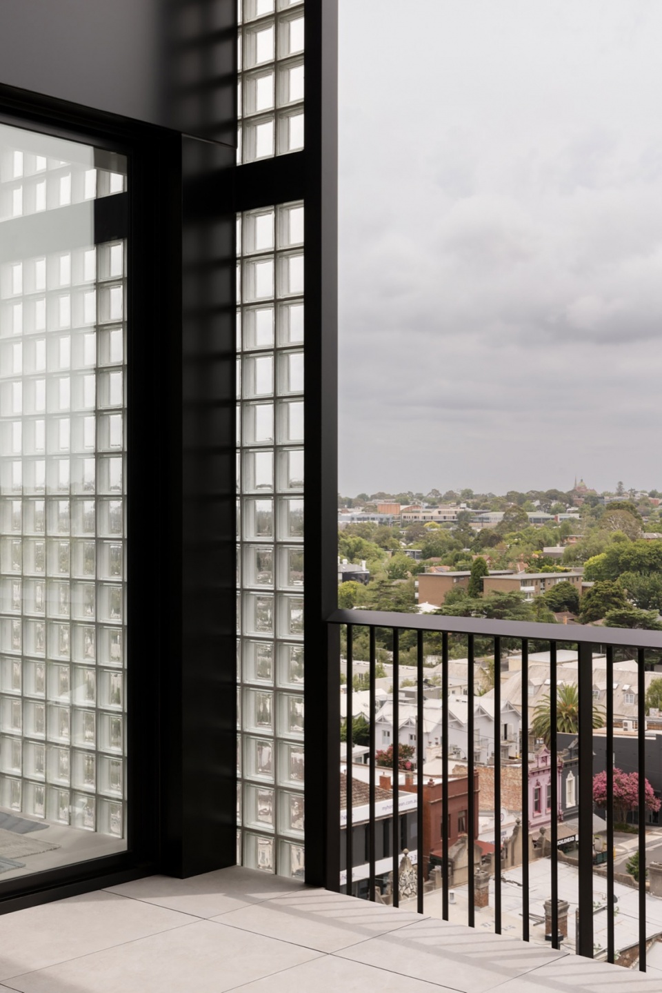 newburgh light house by splinter society architecture