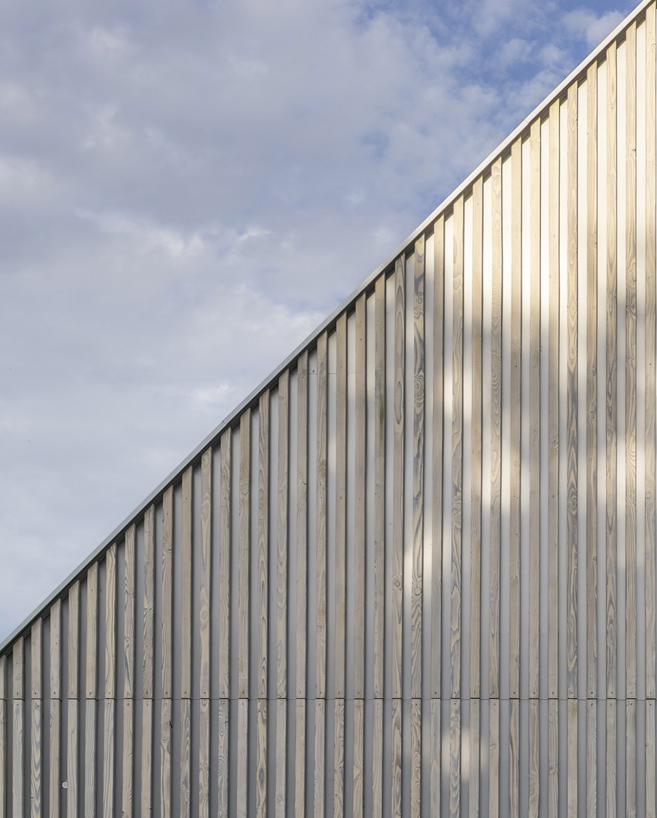 Kownatki Lake House by Archmondo