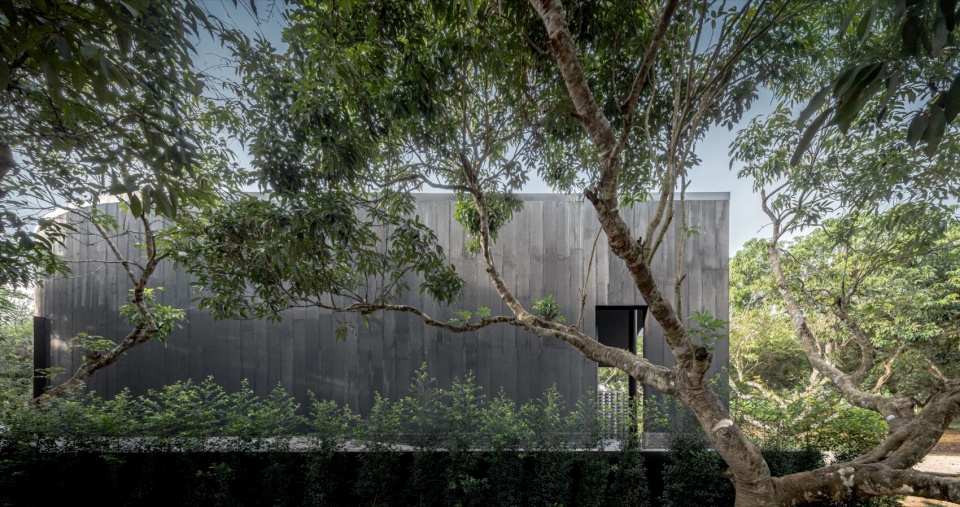 cafe mada in the little garden by bodinchapa architects