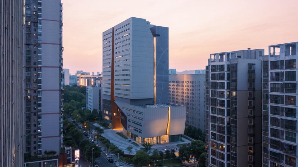 Changsha Urban Construction Information Center by CMIE LUO JIN STUDIO