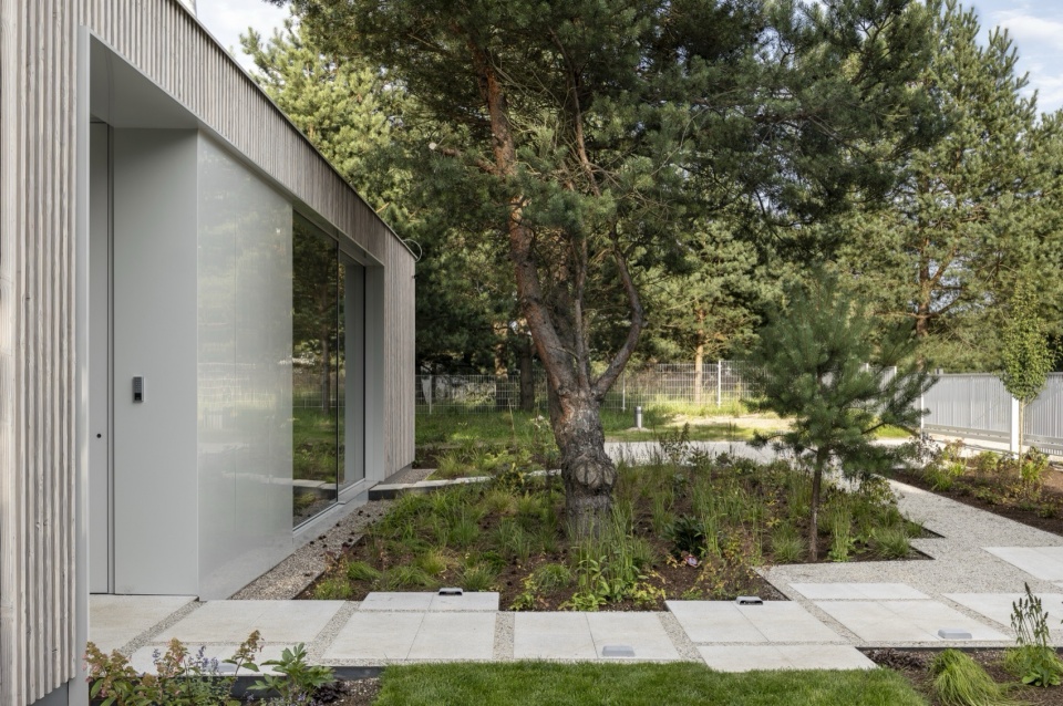 Kownatki Lake House by Archmondo