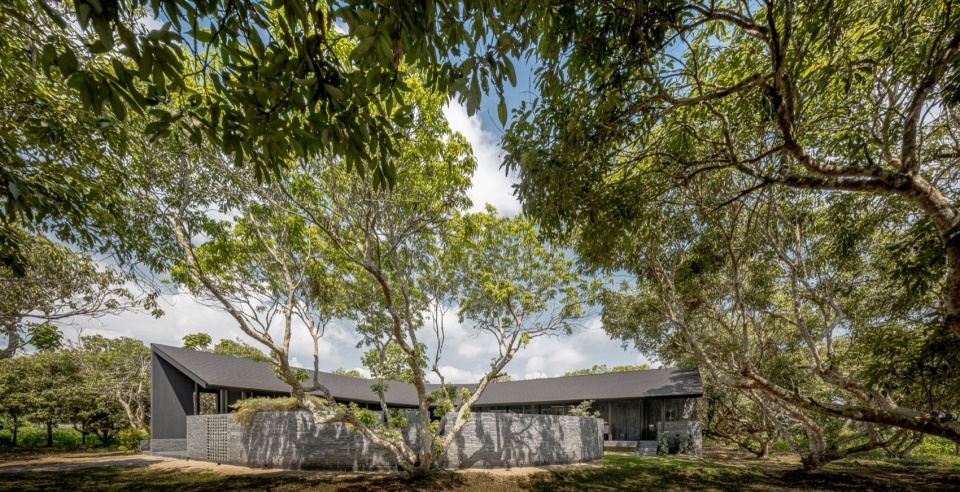 cafe mada in the little garden by bodinchapa architects