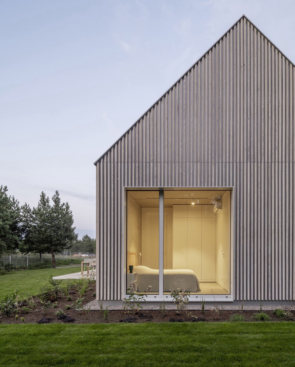 Kownatki Lake House by Archmondo
