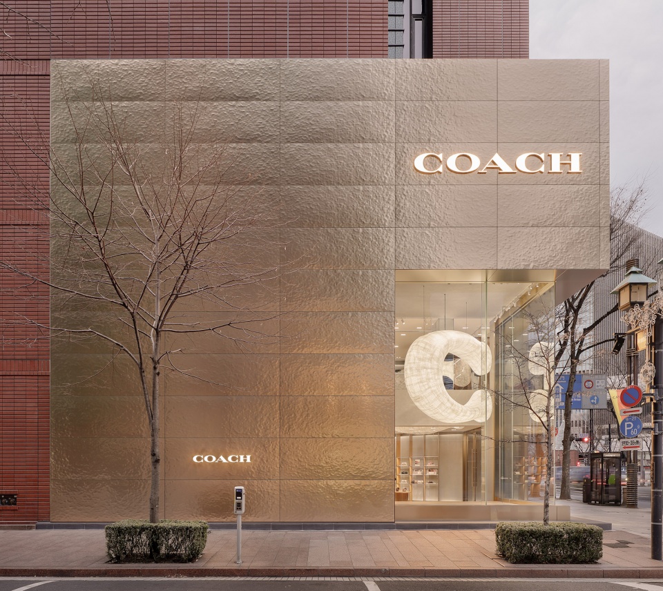 coach ginza flagship by curiosity