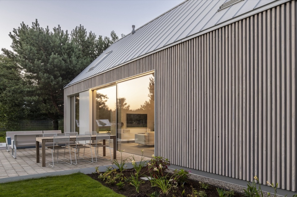 Kownatki Lake House by Archmondo