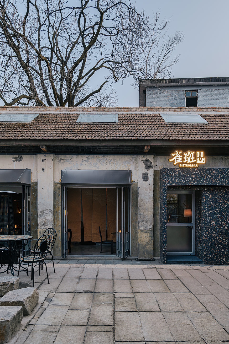 hanzhong qioban bistro by two design