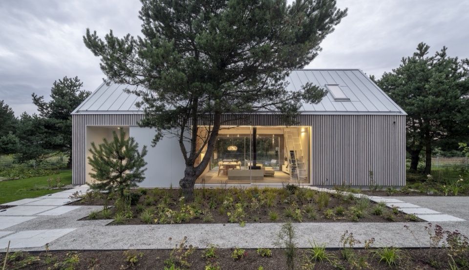 Kownatki Lake House by Archmondo