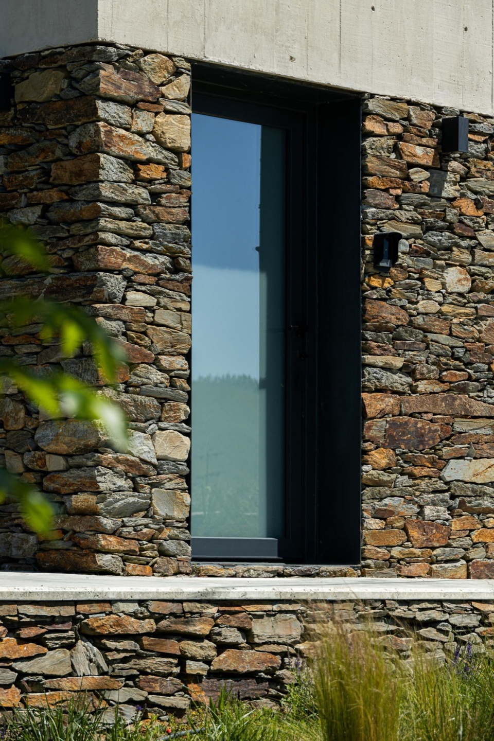 TerraSense Mountain Charm Retreat by Atelier DRK