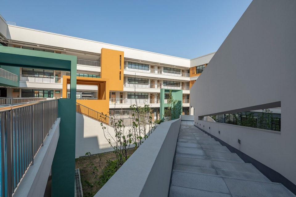 wuxi second luoshe central primary school by cd studio