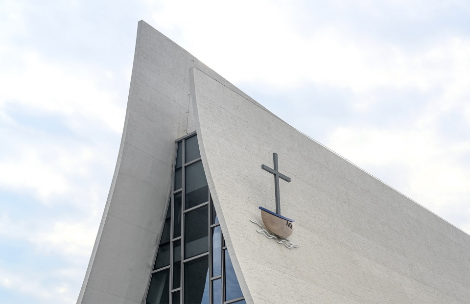 xiangshan hepu catholic church by caaladi