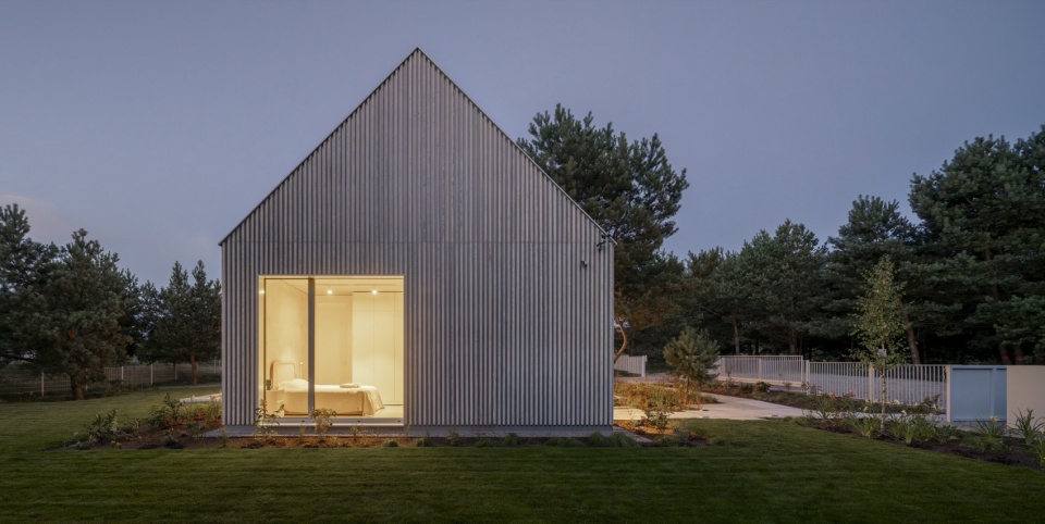 Kownatki Lake House by Archmondo