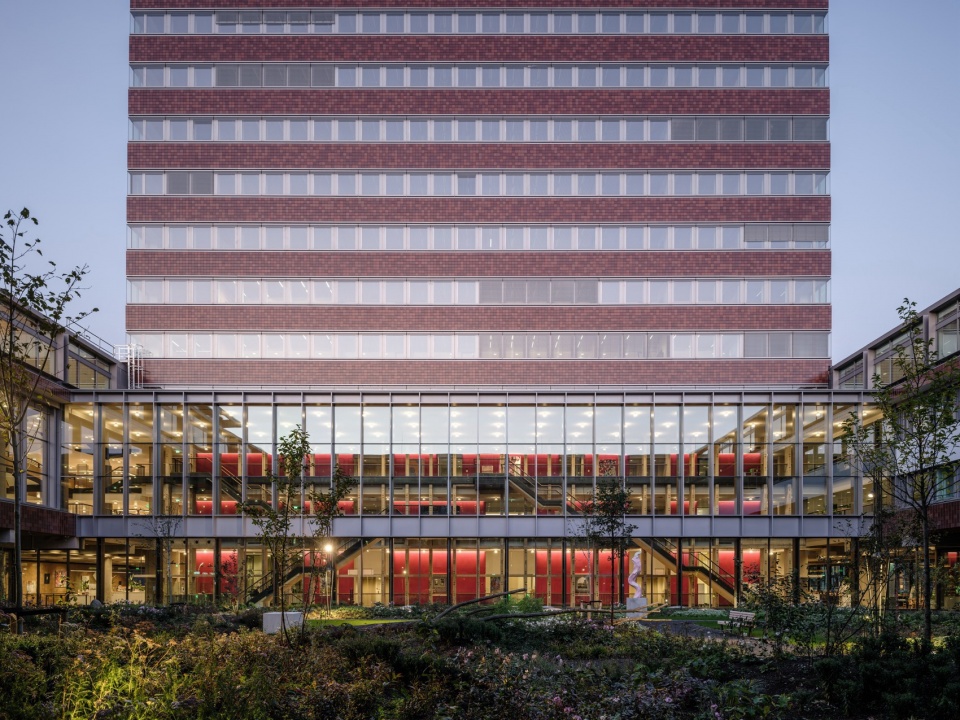 De Nederlandsche Bank Amsterdam by Mecanoo