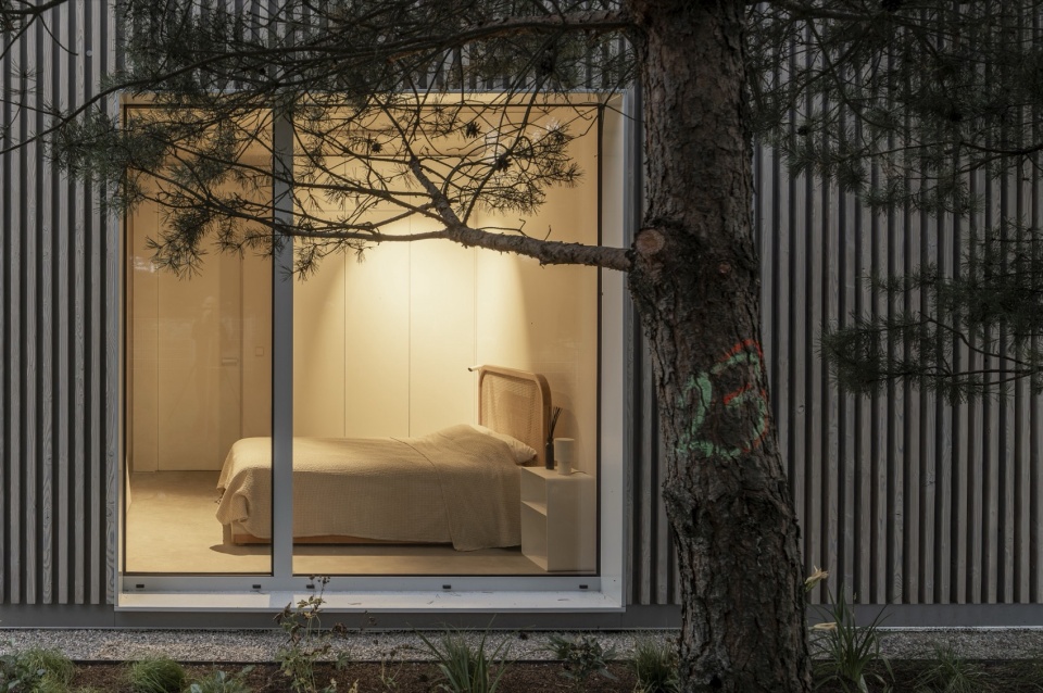 Kownatki Lake House by Archmondo