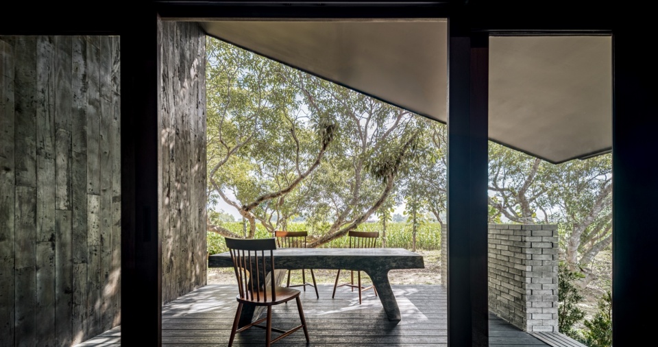 cafe mada in the little garden by bodinchapa architects