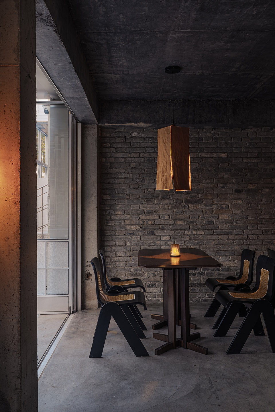 hanzhong qioban bistro by two design