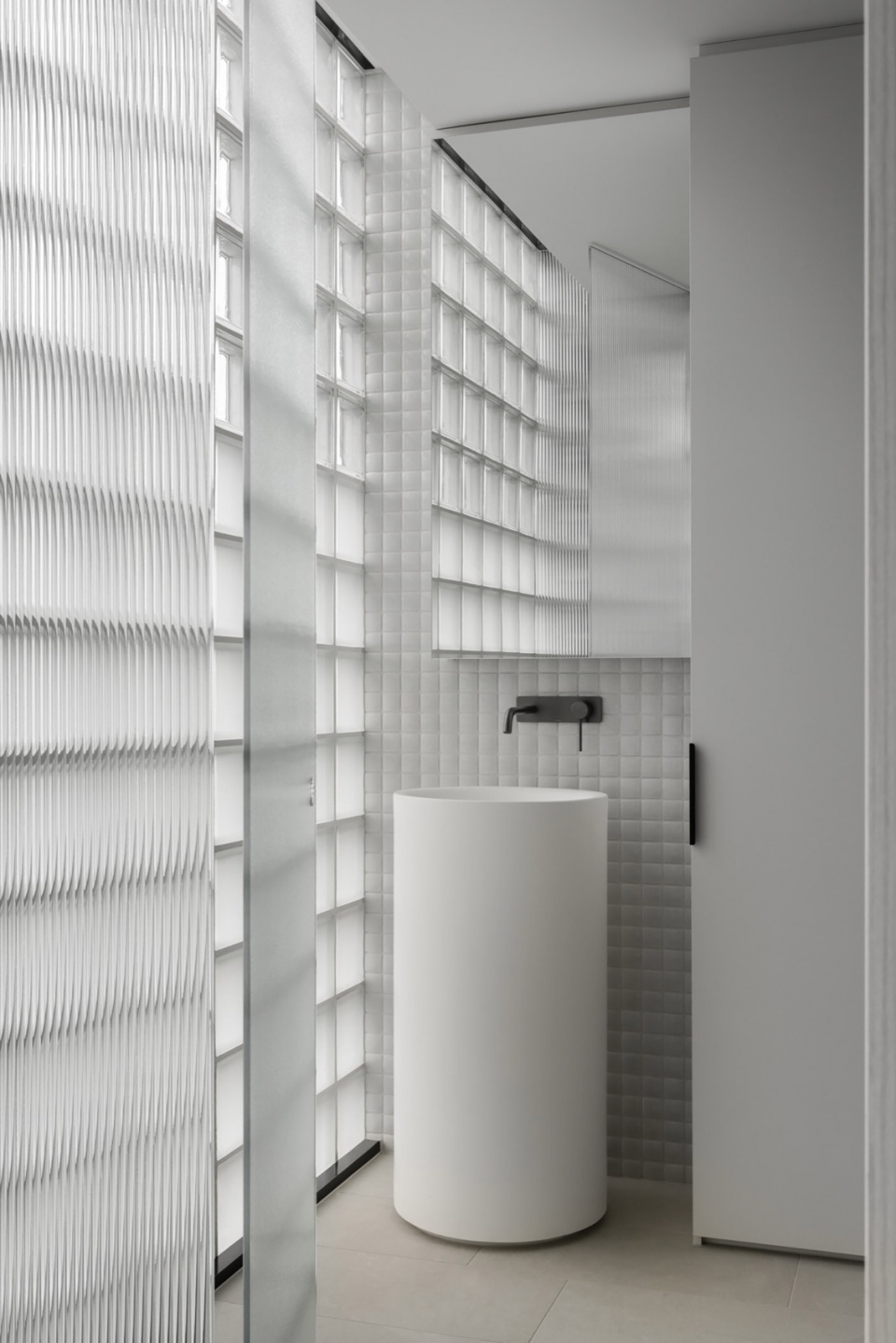 newburgh light house by splinter society architecture