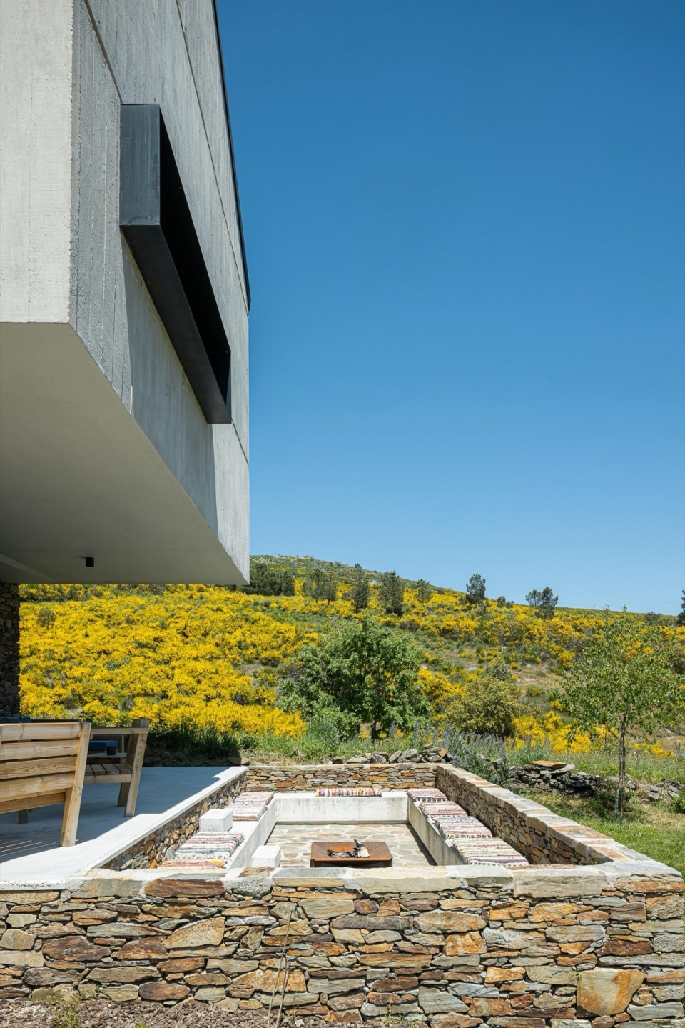 TerraSense Mountain Charm Retreat by Atelier DRK