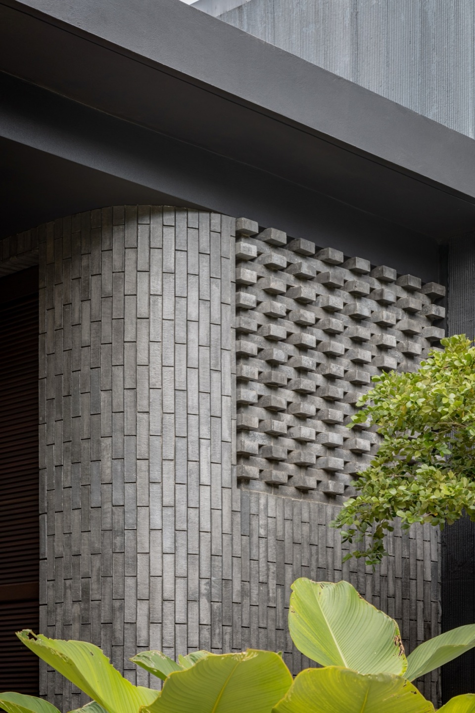 cafe mada in the little garden by bodinchapa architects