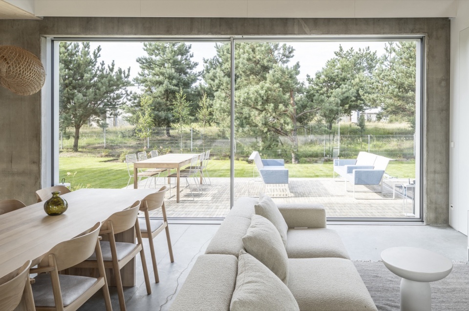 Kownatki Lake House by Archmondo